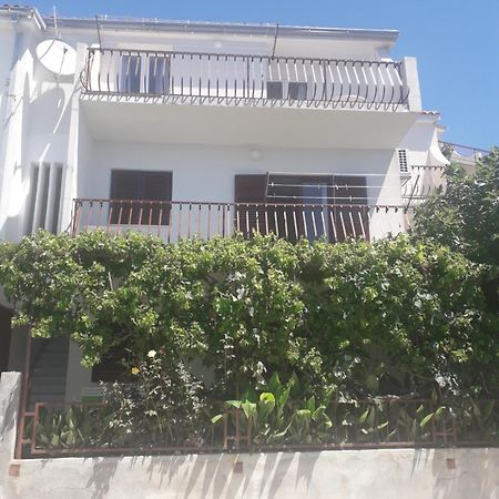 Apartmani Mara I Kata Omis Exterior photo