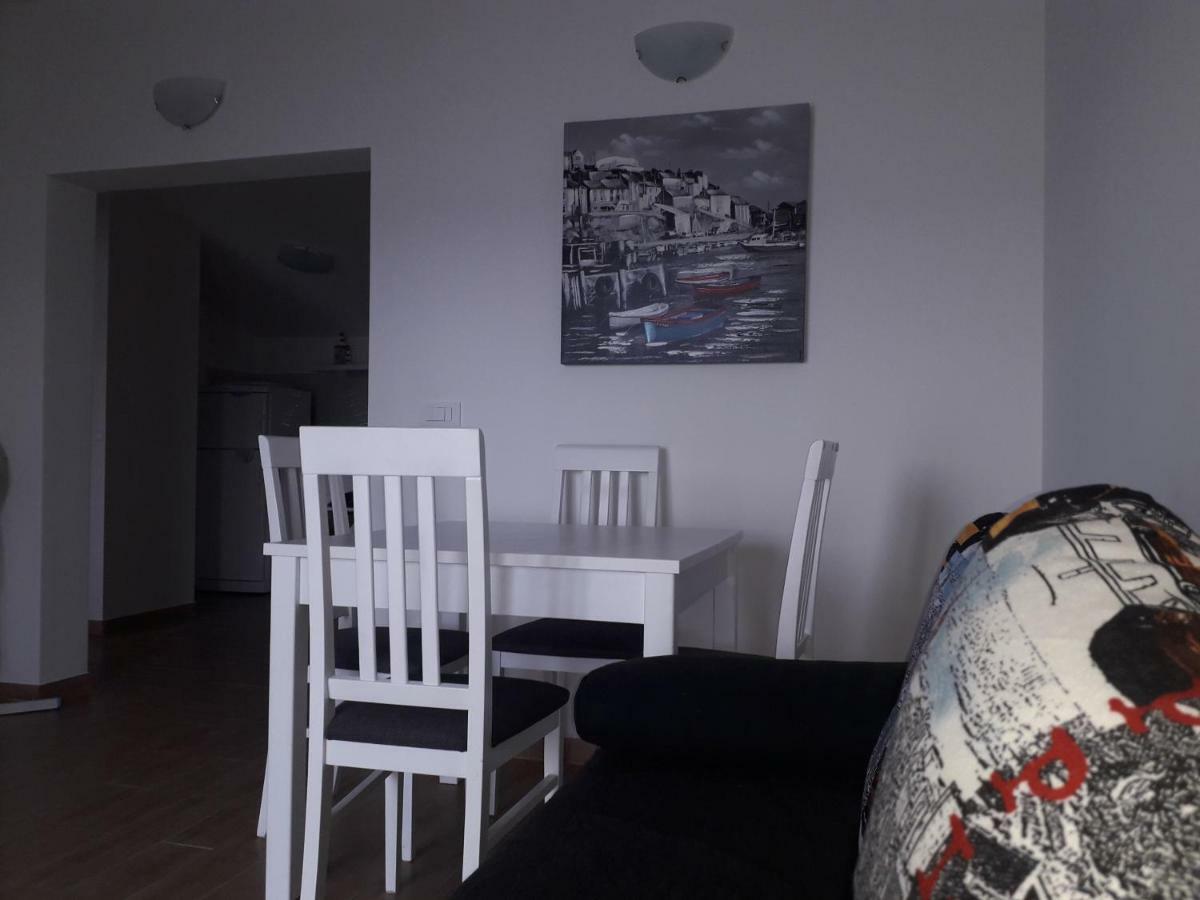 Apartmani Mara I Kata Omis Exterior photo