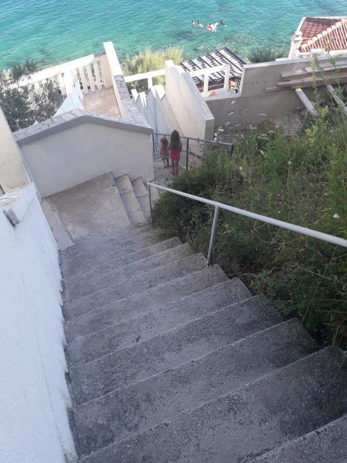 Apartmani Mara I Kata Omis Exterior photo